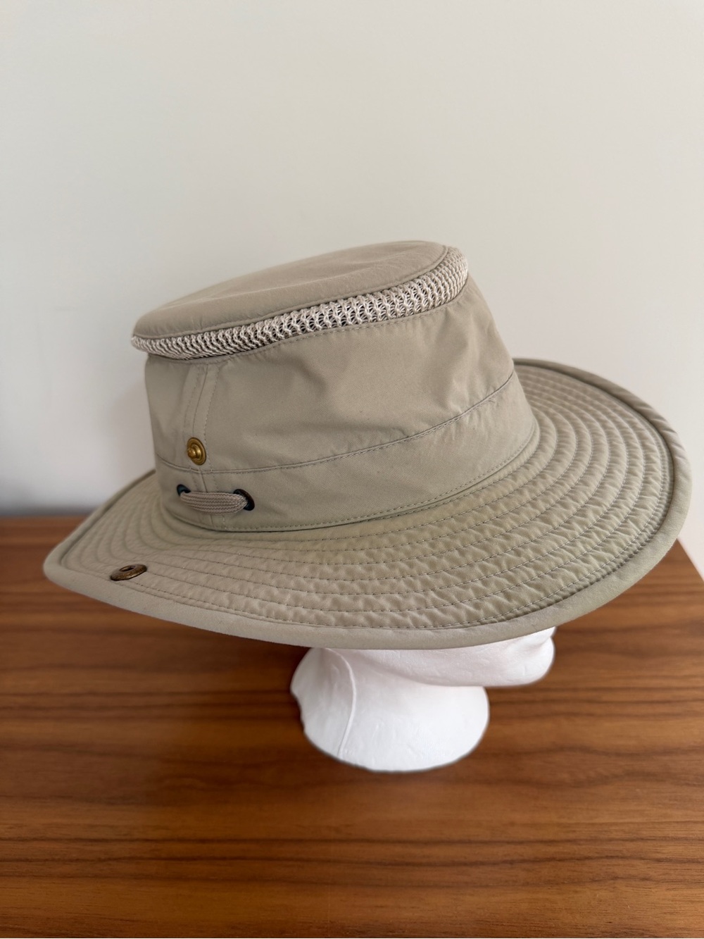 TILLEY HAT The Airflo Beige Outdoor Adventures Lightweight Unisex Size 7 1/8